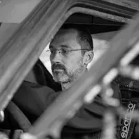 Consiliul Naţional al Audiovizualului (CNA) solicită posturilor de radio şi televiziune să prezinte cu „decenţă şi responsabilitate" moartea pilotului de raliu Adrian Cernea.