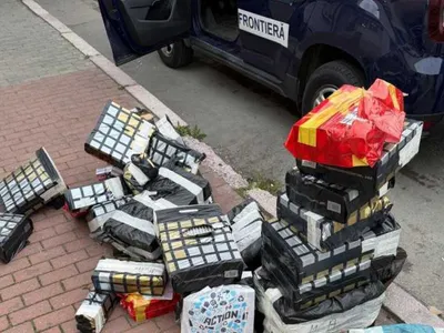 Ţigaretele de contrabandă descoperite inclusiv în podeaua unei remorci - Foto: ITPF Giurgiu