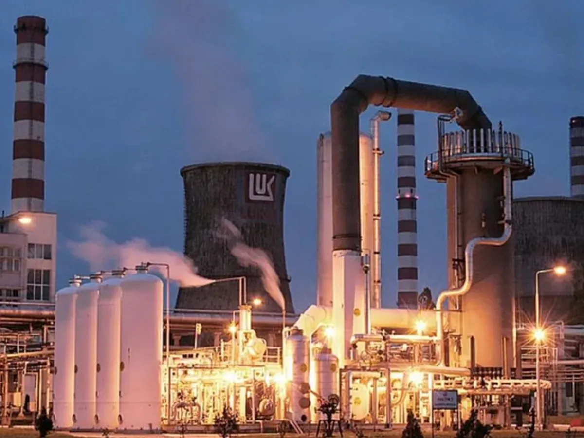 Rafinăria Petrotel Lukoil Ploieşti - Foto: Facebook/Rafinaria Petrotel-Lukoil