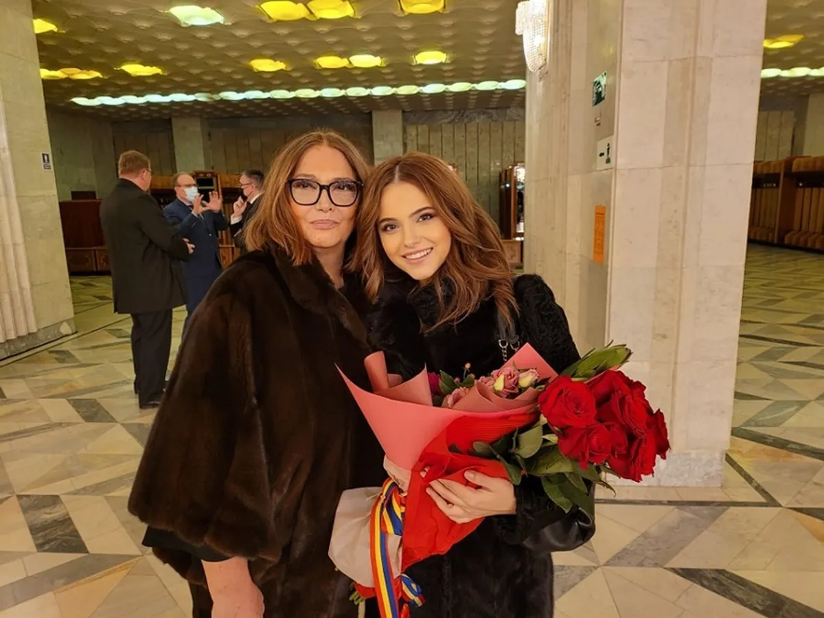 Carmen Maria Strujac si Alexandra Coman