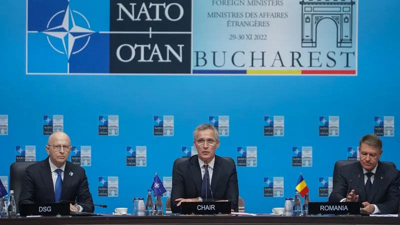 Stoltenberg: "NATO nu este parte din conflict, dar continuăm să susține Ucraina în luptă sa" - FOTO: Profimedia
