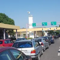 Românii părăsesc țara natală/FOTO: g4media.ro