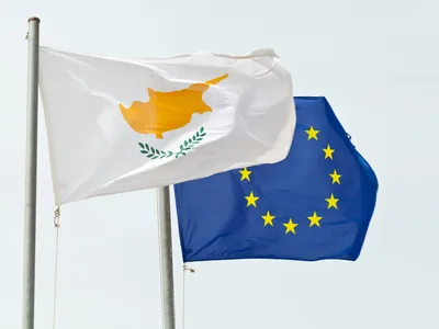 Steagul Ciprului și al UE - Foto: Profimedia Images