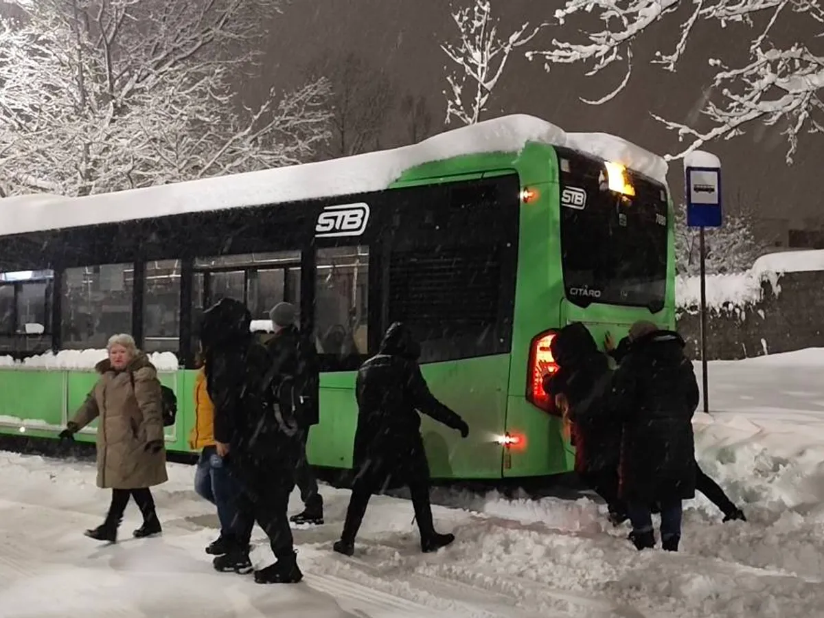 STB, amendată cu 7.600.000 lei? Niciun autobuz și troleibuz nu e echipat cu cauciucuri de iarnă