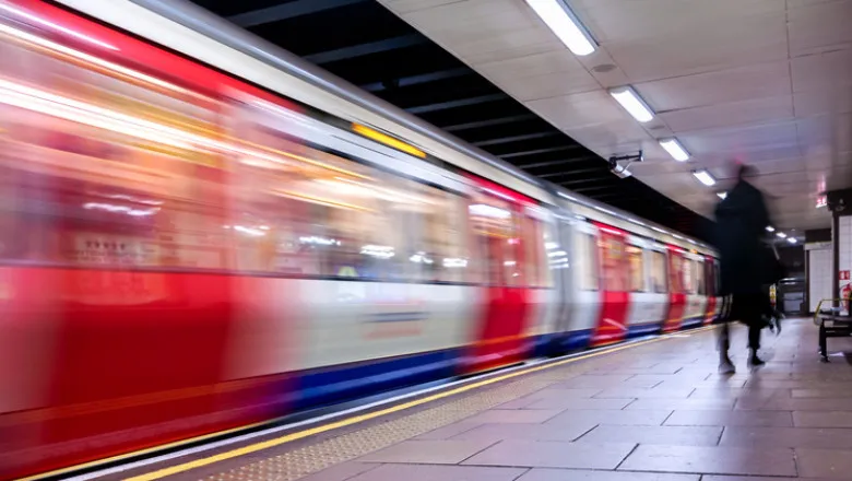 Trenurile vor circula luni pe toate magistralele de metrou după un program prelungit cu două ore / digi24