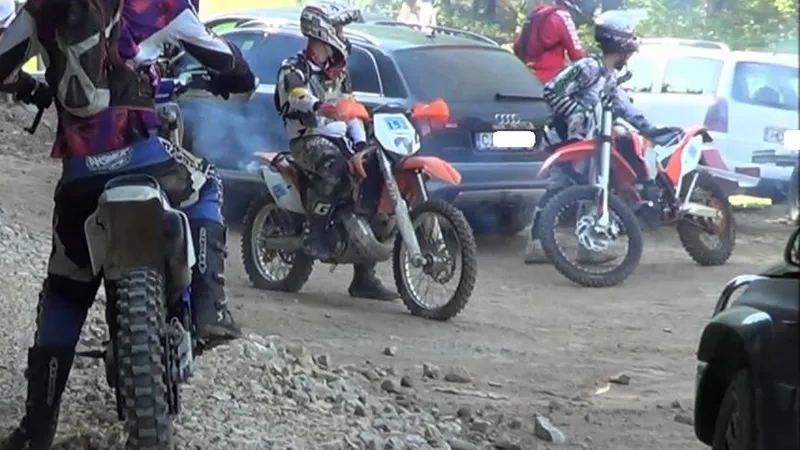 Vânători deranjați de motoare au bătut o gașcă de bikeri. / Foto: presasm.ro