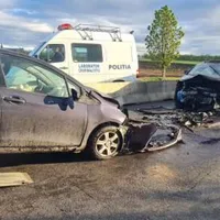 Accident pe „Drumul morții”. Două autoturisme conduse de două șoferițe s-au ciocnit frontal pe DN 2 - Foto: Poliția Buzău
