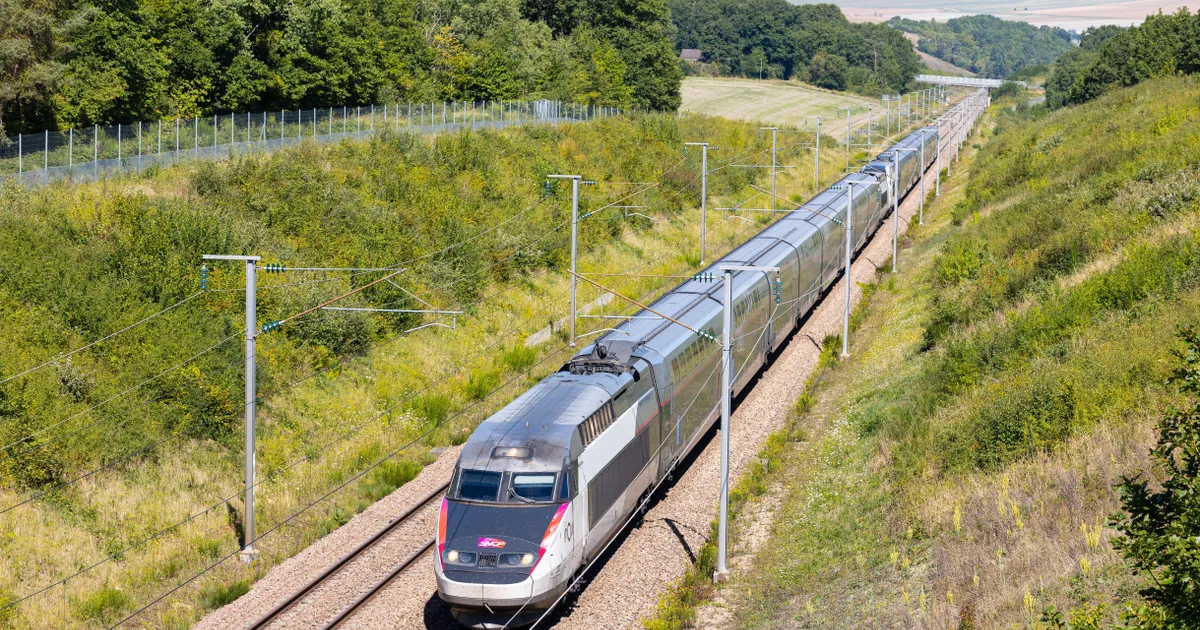 video-polonia-face-prima-linie-de-tren-de-mare-vitez-unde-mergi-cu-350