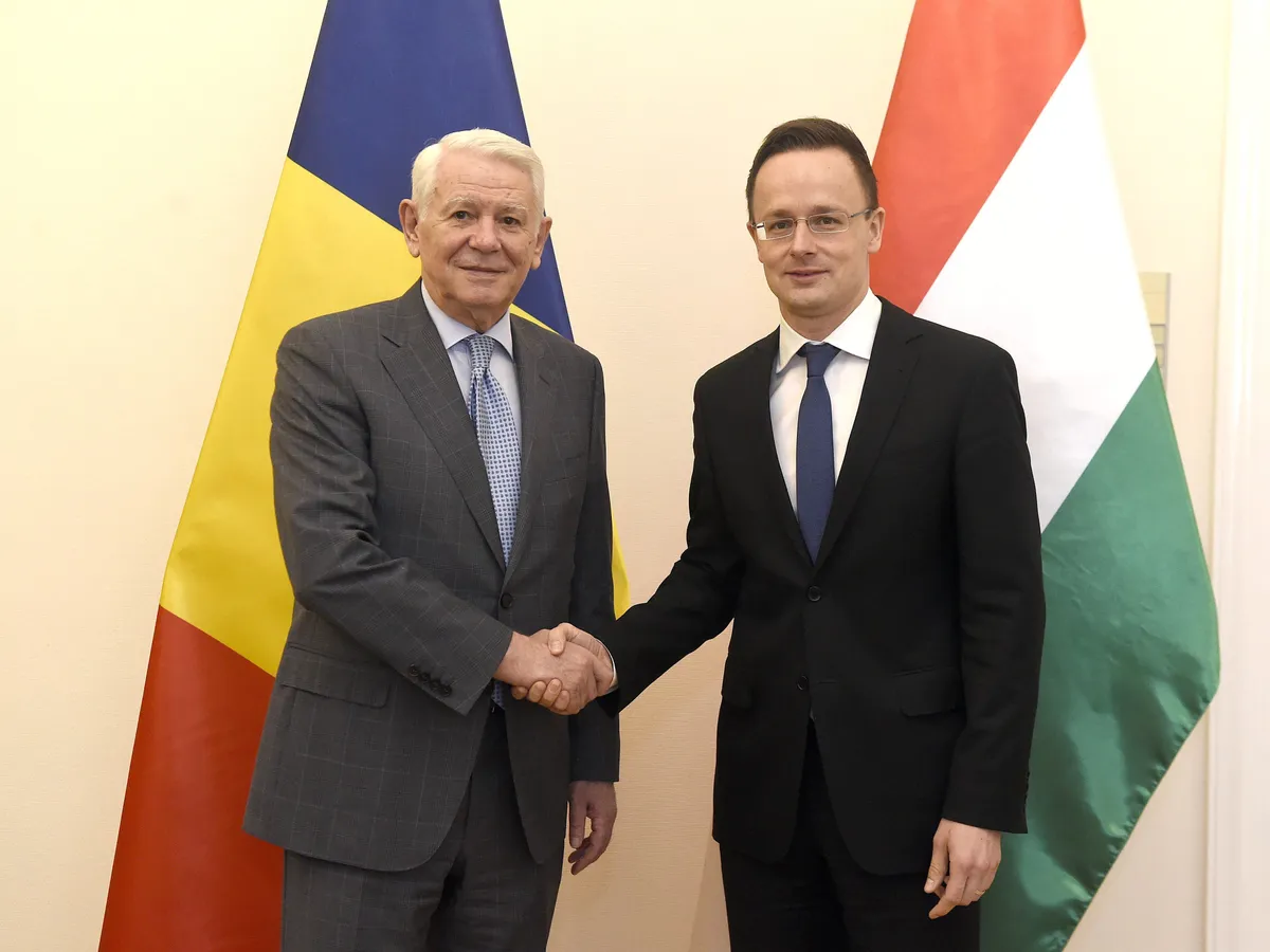 Ministrul ungar de Externe Péter Szijjártó  alături de Ministrul Teodor Meleșcanu/Foto: Ministerul Afacerilor Externe