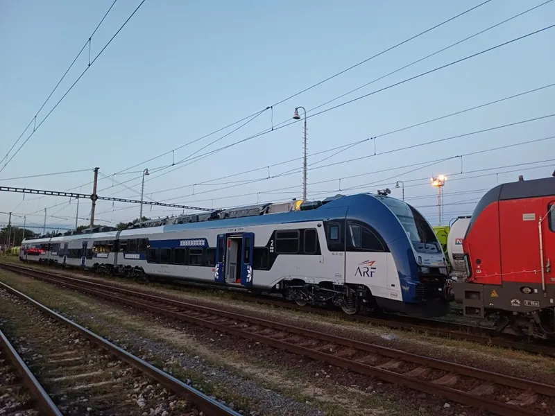 Automotor PESA EMU &icirc;n Rom&acirc;nia - Foto: clubferoviar.ro