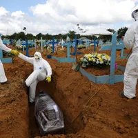 Brazilia a depășit 4.000 de morți de COVID în 24 de ore. / Foto: reuters.com