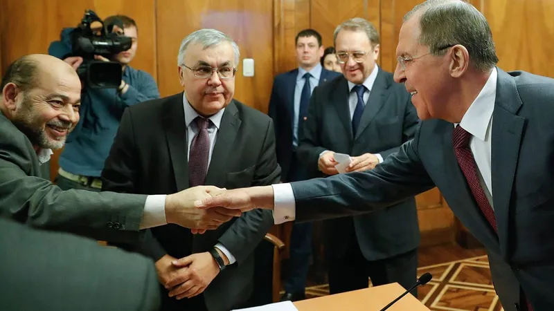 Hamas a atacat Israelul, acum cere armistiţiu - Foto: Profimedia Images - 16 ianuarie 2017: Ministrul de externe rus Serghei Lavrov şi oficialii palestinieni se întâlnesc la Moscova. Legăturile sunt vechi