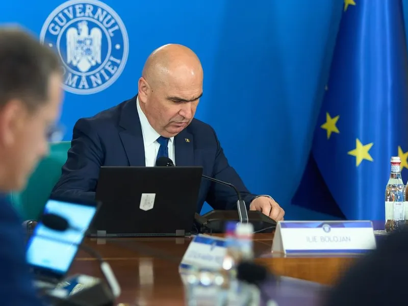 Ilie Bolojan, conducând prima şedinţă a guvernului său - Foto: Profimedia Images