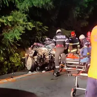 Accident teribil între un TIR, o dubă și o mașină, pe Valea Oltului. Pasagerii mașinii, morți - Foto: Facebook/Info Trafic 24