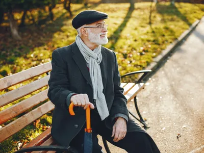 Pensionar în parc - Foto: Freepik