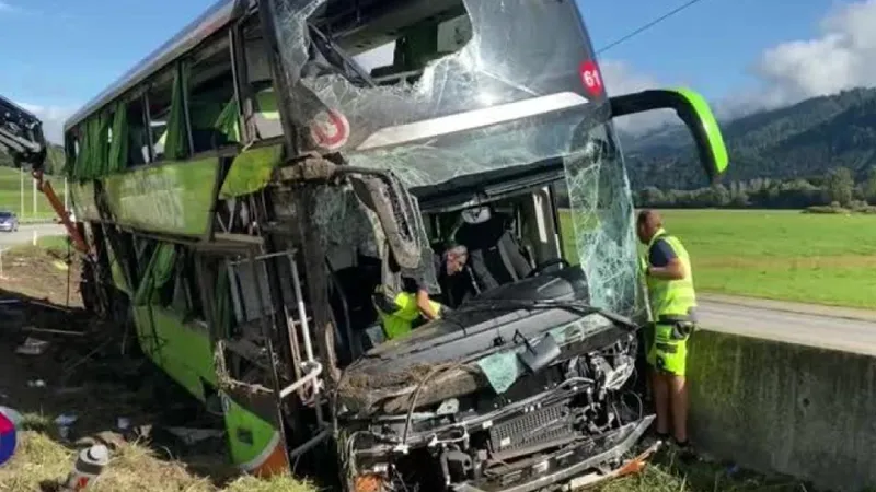 Accident fatal de autocar cu 45 de pasageri la bord - Foto: Twitter/ @SILVERF26971227