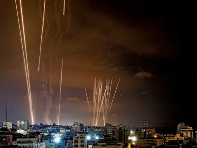 DEMONSTRAȚIE DE FORȚĂ Rachete lansate din orașul Gaza de Hamas către Israel, pe 7 octombrie 2023. Hamas a atacat pe cale aeriană, terestră și maritimă