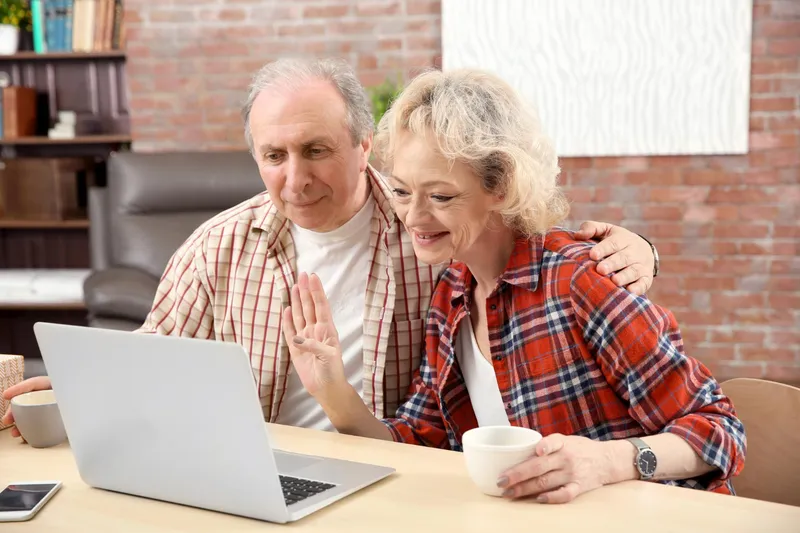 pensionari la pensie - Foto: Freepik