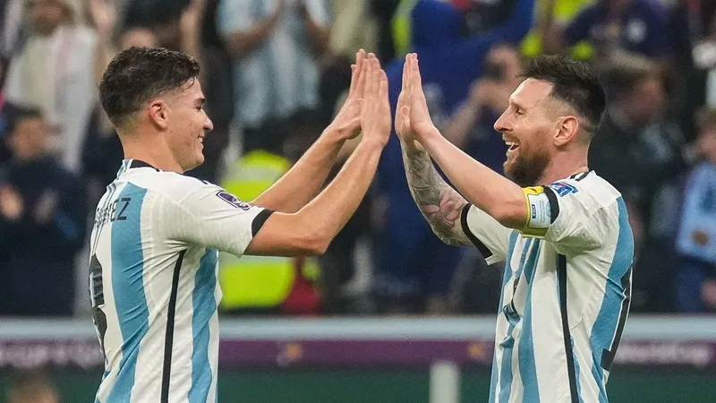 Alvarez și Messi - Foto: orangesport