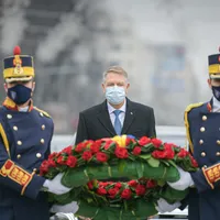 Președintele a depus o coroană de flori în memoria victimelor Revoluţiei în Piaţa Universităţii/FOTO: Presidency