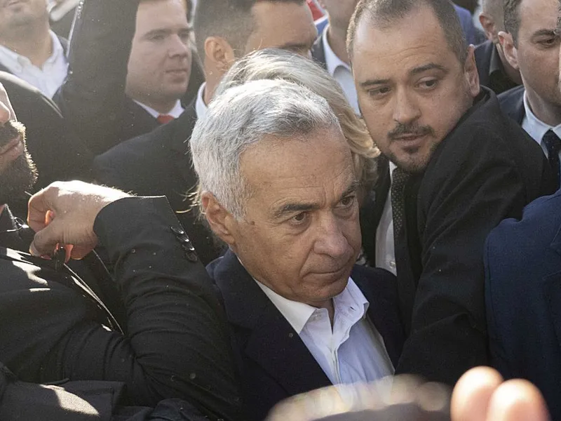 Călin Georgescu, la vot, în Mogoşoaia - Foto: INQUAM PHOTOS/Paul Ştef
