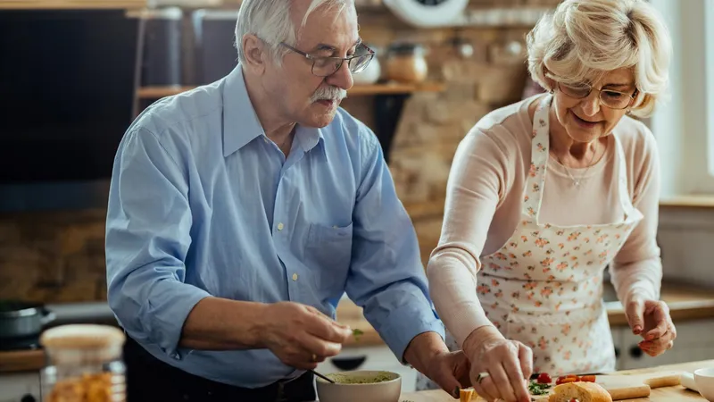 Cine sunt cei 2.000.000 pensionari care pe lângă pensie iau 250 lei pe card de alimente? - Foto: Freepik