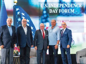 Nawaf Salameh, fondatorul Alexandrion Group, fostul consilier prezidențial George Scutaru, ambasadorul Adrian Zuckerman, istoricul Adrian Cioroianu, fost ministru de externe, și jurnalistul Sabin Orcan, directorul Newsweek România