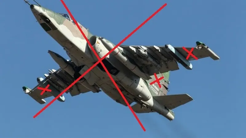 VIDEO Un avion de luptă rusesc Su-25 Grach a fost doborât de un parașutist ucrainean/ Facebook