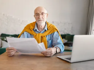 Ajutorul de 50 lei la pensie schimbă facturile la energie. Ce detaliu va apărea? - Foto: Freepik (Imagine cu rol ilustrativ)