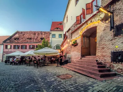 Cel mai vechi restaurant din România - Foto: turnulsfatului.ro