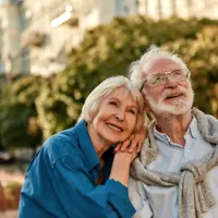 Pensionarii se mută în alt județ că ia o pensie cu 50% mai mare. Instanța le-a dat dreptate Foto: Freepik (fotografie cu caracter ilustrativ)