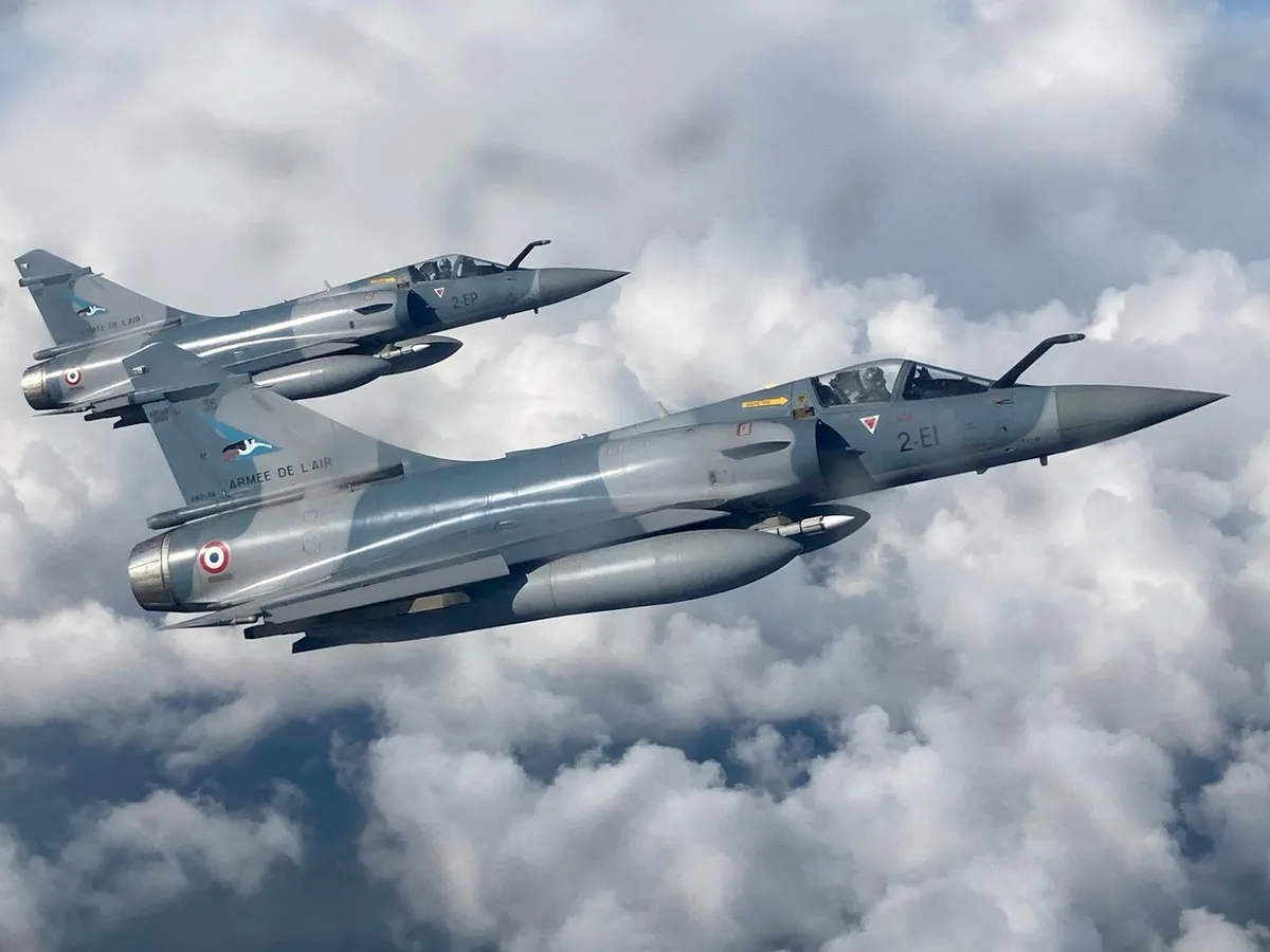 Franța trimite Ucrainei mai multe avioane Mirage, iar Marea Britanie 5.000 de rachete multirol