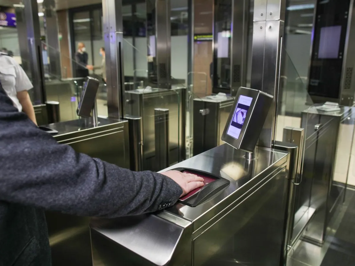Inaugurarea sistemului automat de verificare a documentelor de călătorie de la Aeroportul Otopeni - Foto: INQUAM PHOTOS/Octav Ganea