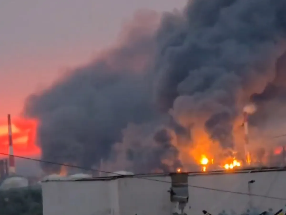 Exploziie la rafinăria Syzran din Rusia - Foto: X/ @tweet4Anna_NAFO - Captură foto