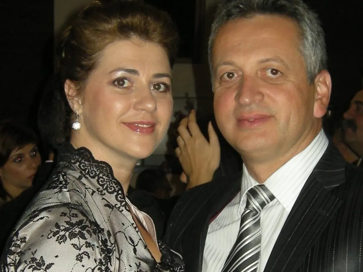 Ce legătură are Relu Fenechiu cu firma care a strâns sute de contracte cu statul anul trecut