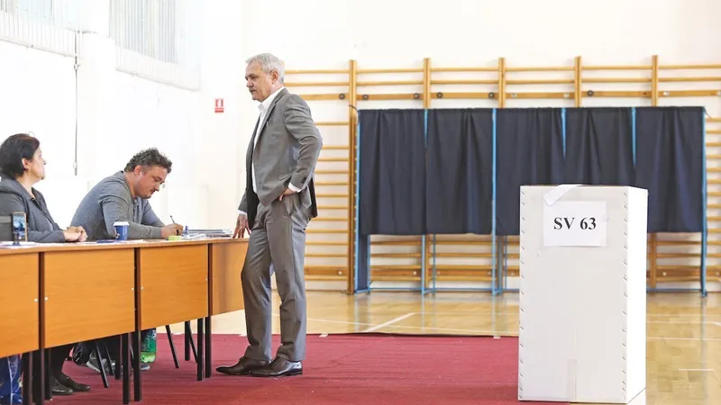 Protest la urne - Doi dintre membrii secției unde a votat Liviu Dragnea l-au lăsat pe acesta cu mâna întinsă, când liderul PSD a vrut să le-o strângă pe a lor
