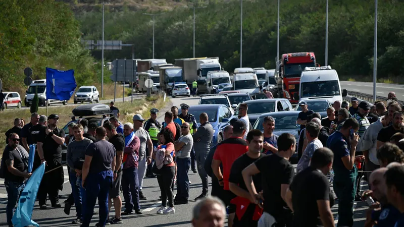 Șofer român a depășit coloana de 10 km și a intrat în mulțimea de bulgari care protestau - Foto: Profimedia Images (rol ilustrativ)