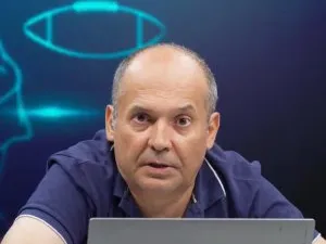 Banciu a IZBUCNIT la adresa antrenorului român: 'Cea mai mare gloabă! A antrenat peste 390 de echipe, nu știu cum nu îi e rușine'