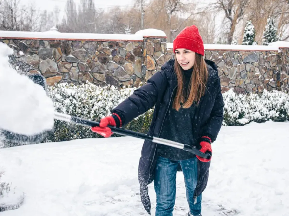 METEO. Viscol și până la 15 cm de zăpadă la București, în următoarele 48 de ore