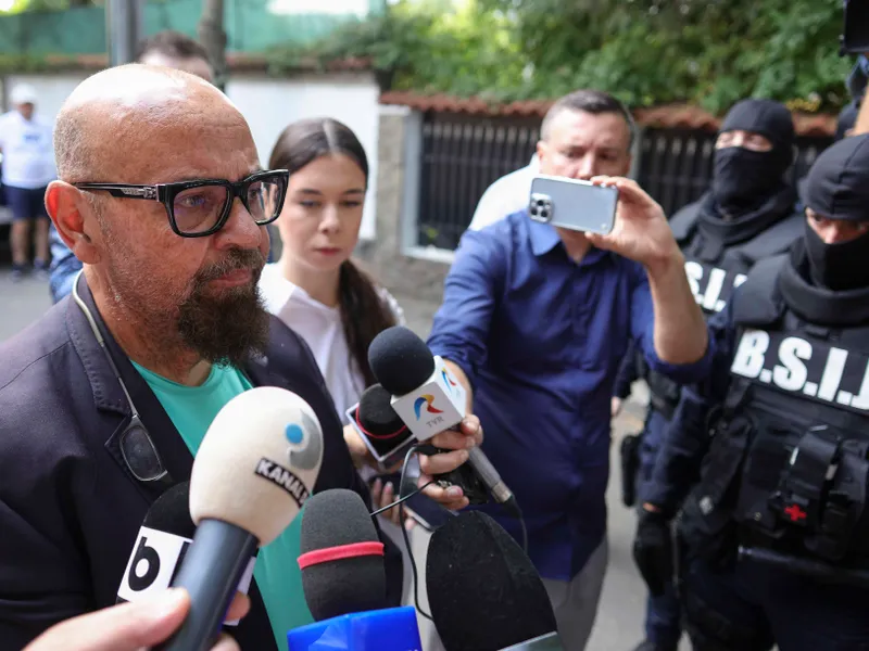 Popescu Ăiedone, ridicat de mascați - Foto: INQUAM PHOTOS / Octav Ganea