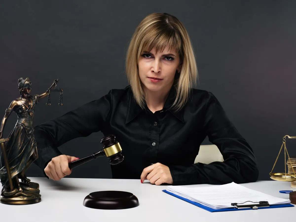 Senatul taie bonusul de 36.000€ la pensie pentru judecătorii CCR. Parlamentarii au pensii de 2.000€