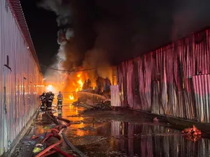 Incendiu la Dragonul Roșu - Foto: ISU B-IF