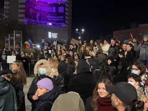 Piața Universității, protest spontan: sute de tineri împotriva pericolului dictaturii sub Georgescu: FOTO - Faceook(imagine cu rol ilustrativ)