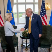 Acord între UE și SUA. UE va cumpăra energie de 700.000.000.000 €, dublu față de cât plătea Rusiei - Foto: Profimedia images