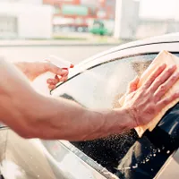 Plouă, ninge, e mizerie pe drum, riști amendă și de 1.160 lei dacă ai geamurile mașinii murdare - Foto: Profimedia Images - Imagine cu rol ilustrativ