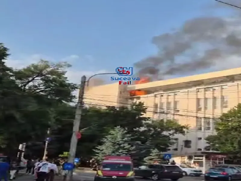Complexul Comercial "Bucovina" a luat foc de la o saună. 50 de persoane s-au autoevacuat Foto: Suceava Fail