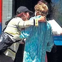 Îmbrățișarea românească a lăsat sute de spanioli fără ceasuri și bijuterii Foto: wordpress
