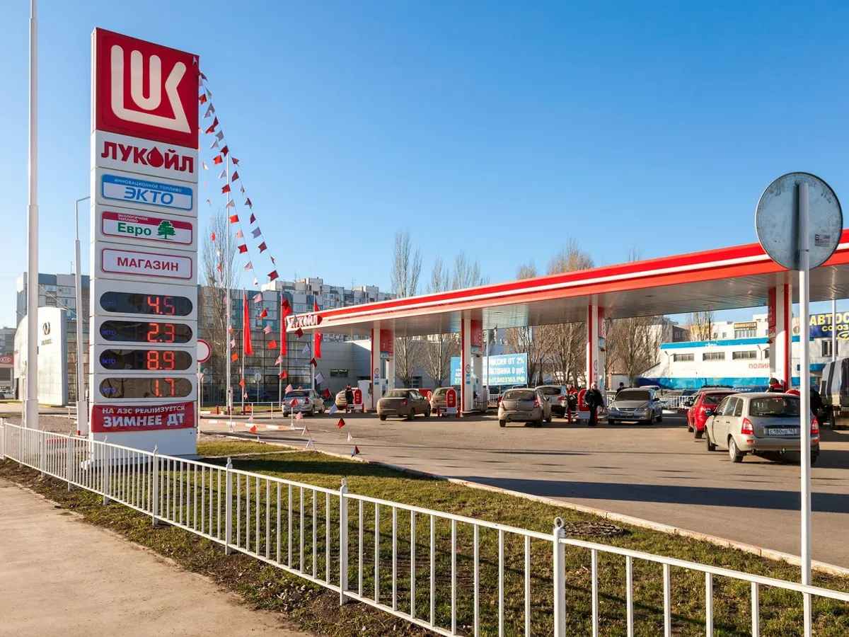 Lovitură pentru Putin. Bulgaria vrea să confiște rafinăria Lukoil din Burgas după sancțiunile impuse de SUA