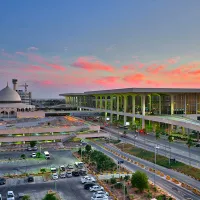 VIDEO Cum arată și unde se află aeroportul cât o țară? E de trei ori mai mare ca Bucureștiul - Foto: EurAsian Times