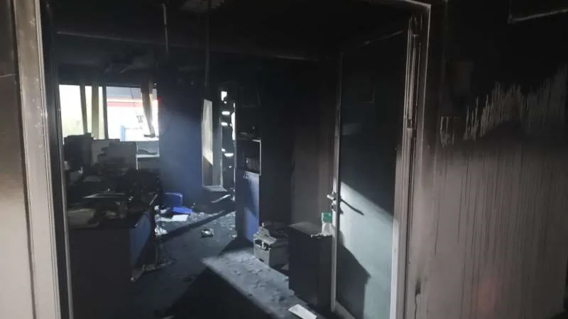 Casa de Asigurări de Sănătate Vaslui a fost cuprinsă de flăcări. Un scurtcircuit ar fi cauza Foto: ISU Vaslui
